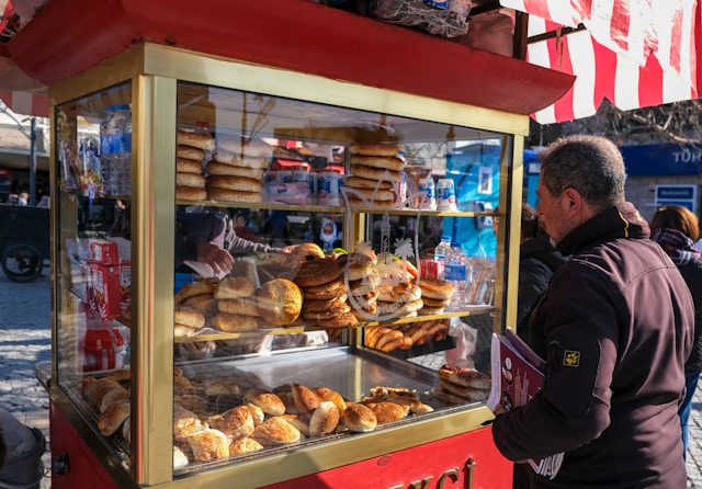 Simit vendor on streets of Istanbul