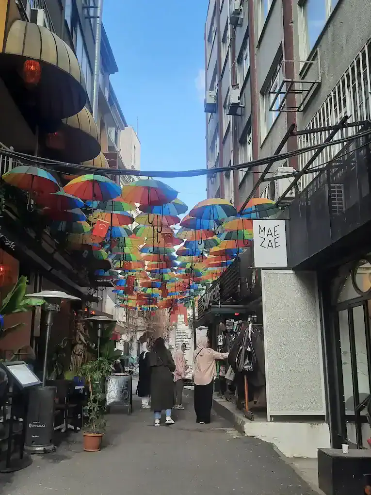 Mae Zae in Karaköy
