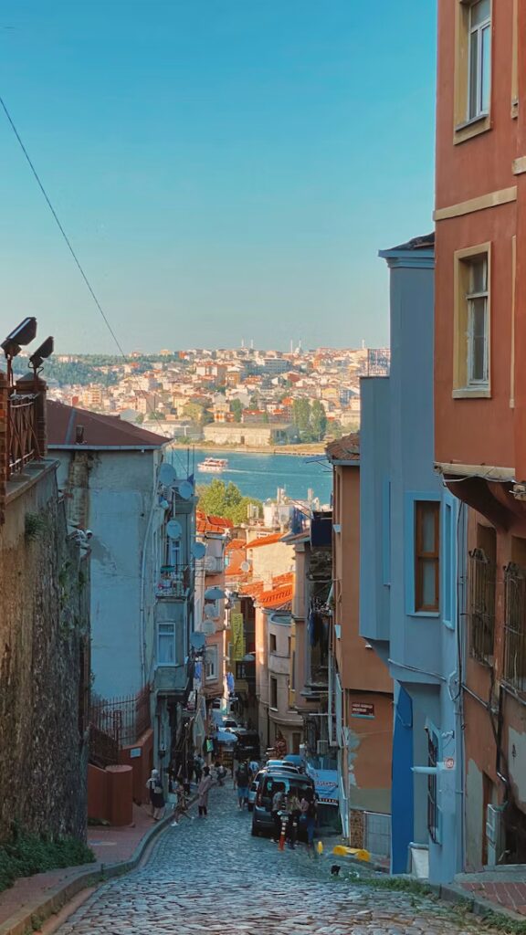 Why Are There So Few Cars in Historic Istanbul