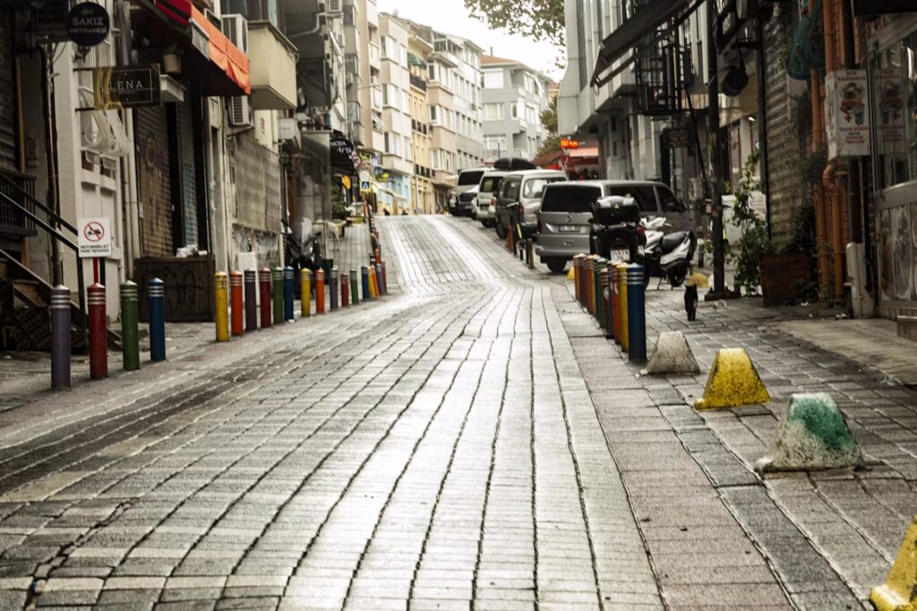 Why Are There So Few Cars in Historic Istanbul