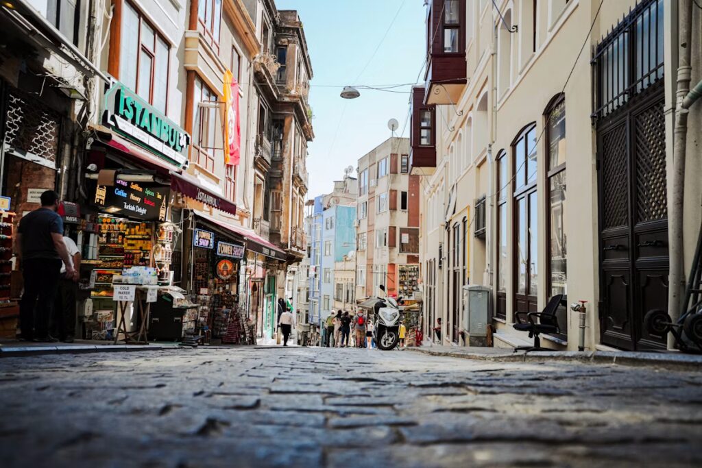 Why Are There So Few Cars in Historic Istanbul
