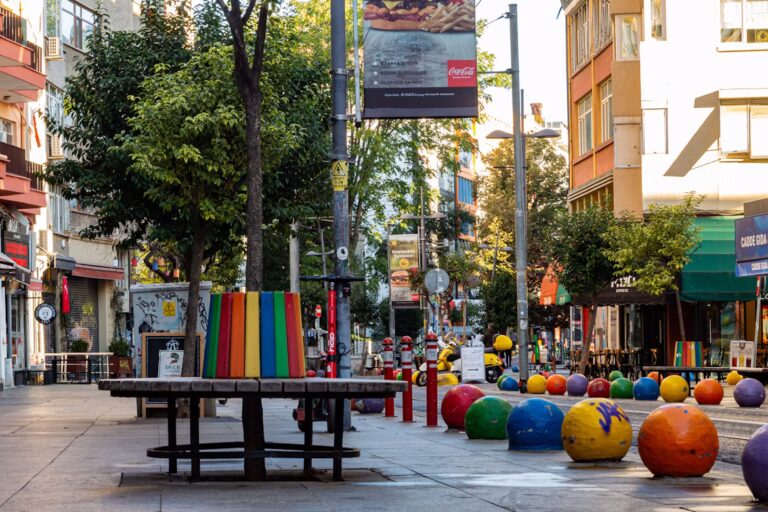 Why Are There So Few Cars in Historic Istanbul